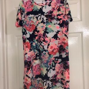 Floral scallop hem dress size large never worn